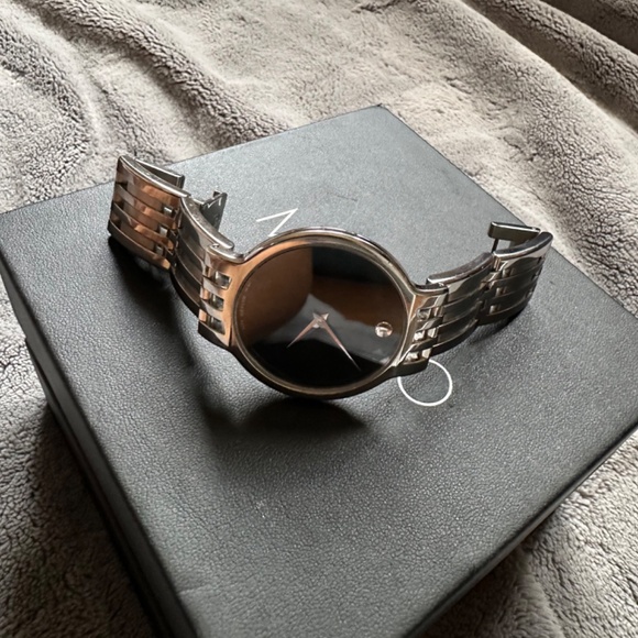 Movado Esperanza silver mint condition - Picture 5 of 5